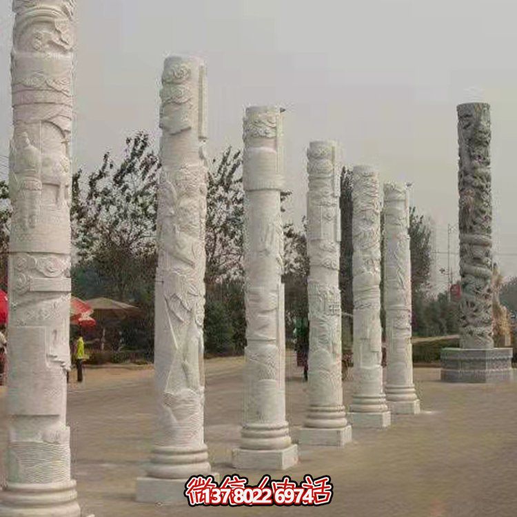 精致的大理石雕刻景觀裝飾，點(diǎn)綴廣場的文化主題