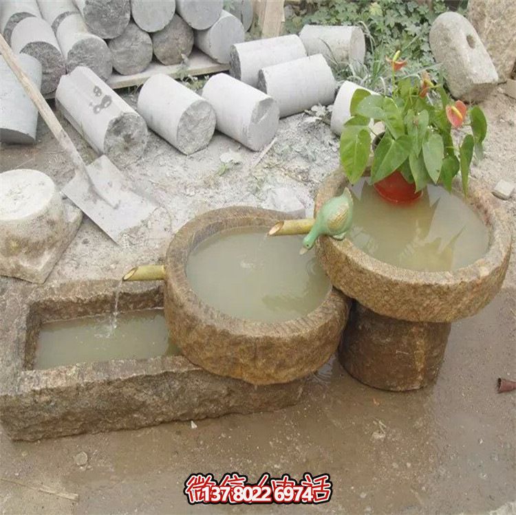 古老農村石槽流水魚缸，傳統(tǒng)擺件裝飾景觀