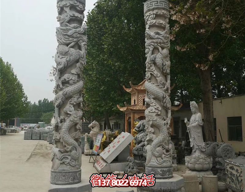 龍柱石雕，裝點寺廟門前