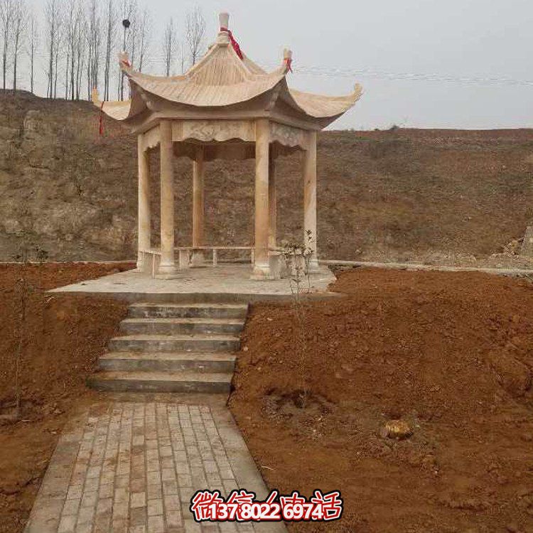 色彩斑斕的晚霞紅涼亭，讓您享受中式園林的繽紛景點