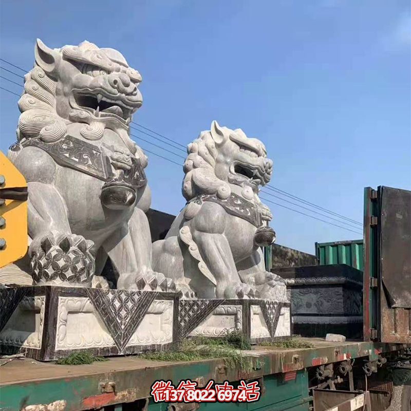 青石制大型仿真獅子雕塑，為鎮(zhèn)宅增添獨特魅力