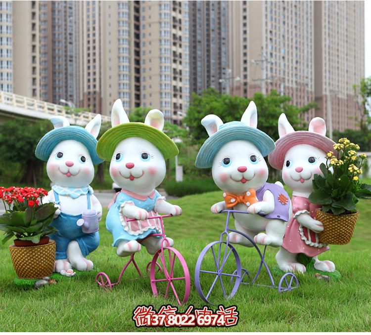 可愛兔子雕塑，為您的草坪添彩