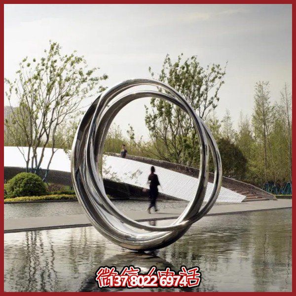 大型不銹鋼鏡面圓環(huán)擺件，點(diǎn)綴園林環(huán)境