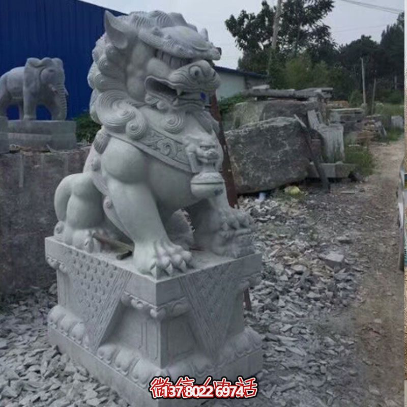 獅子雕塑鎮(zhèn)宅辟邪，美觀大方