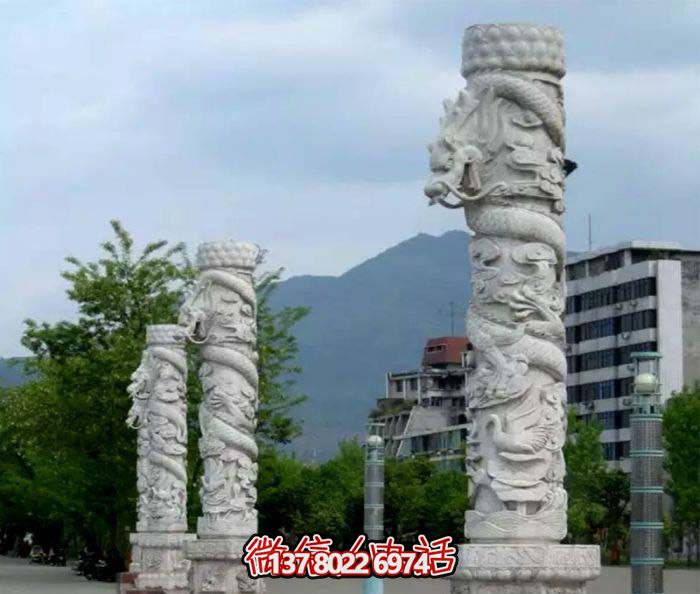 集大理石、石雕、龍柱于一體的大理景觀廣場