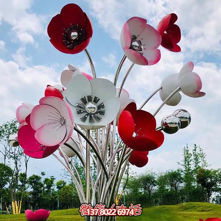 不銹鋼彩繪大型花朵雕塑，為景區(qū)廣場增添色彩