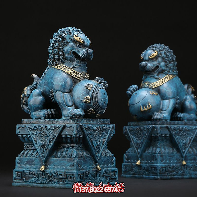 仿古青銅獅子雕塑，為景區(qū)創(chuàng)意增添古樸色彩