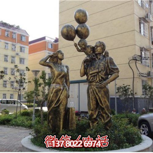 玻璃鋼仿銅人物雕塑，讓您的小區(qū)環(huán)境更加完美！