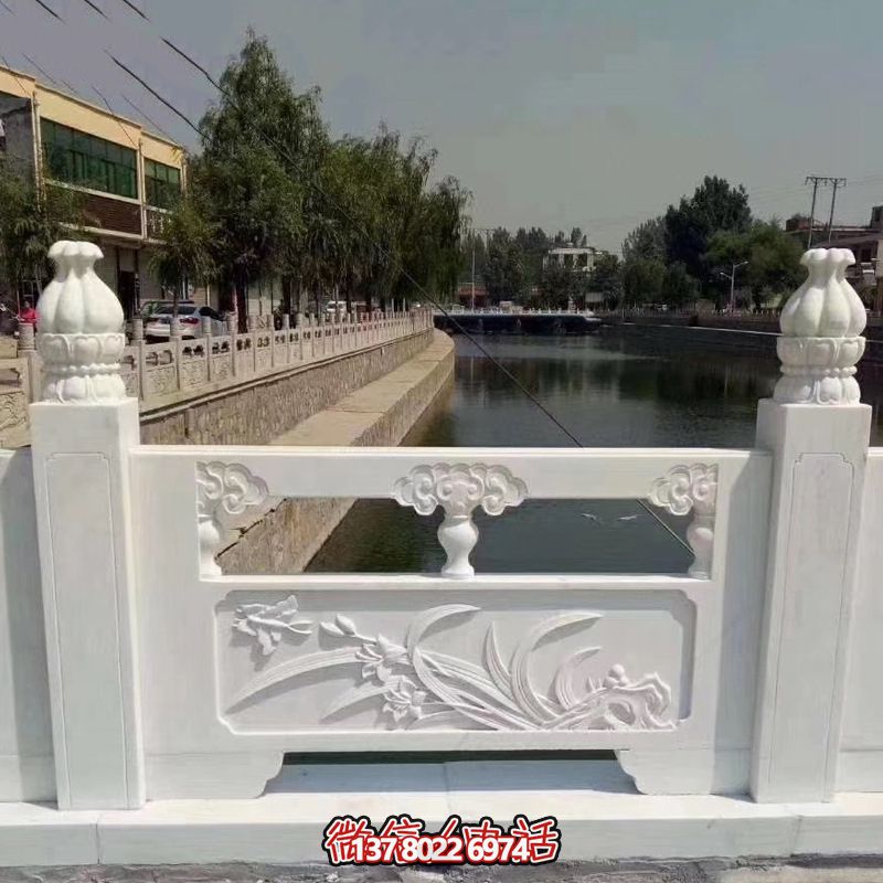 護(hù)城河精美石橋浮雕、漢白玉蘭花欄桿