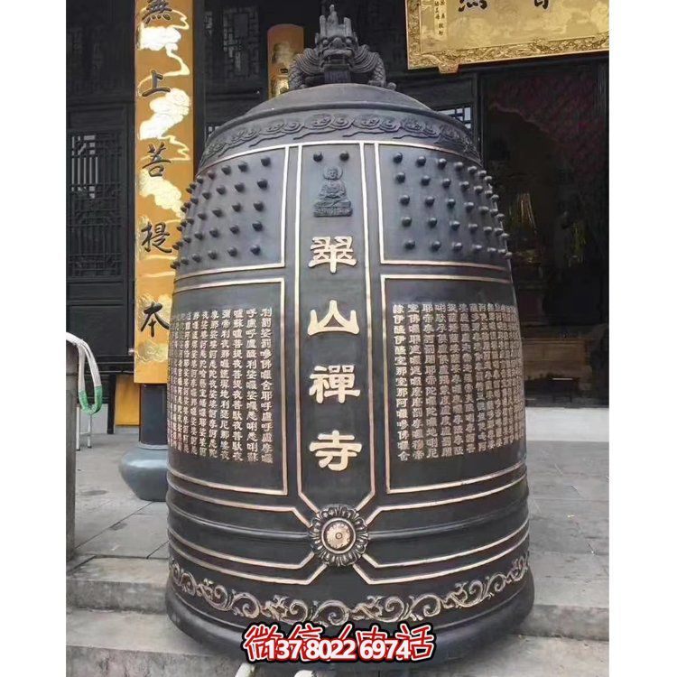 銅掛鐘祈福雕塑，神圣安寧禪心
