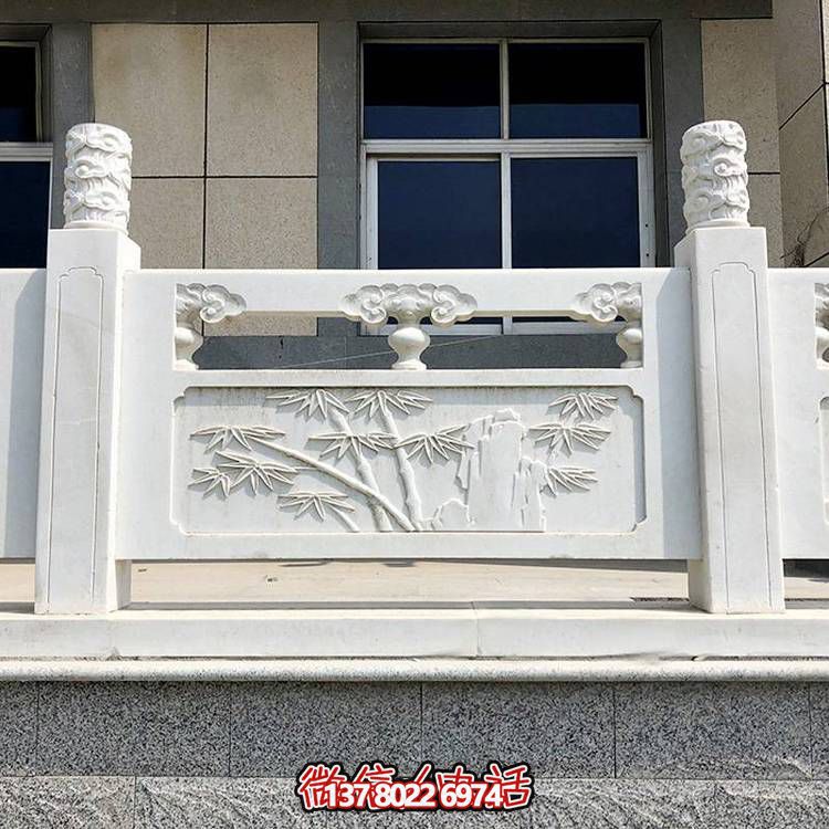 精致古典庭院雕飾浮雕石柱、欄桿、欄板，營(yíng)造溫馨園林