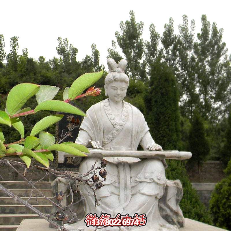 彈琴游玩古代景區(qū)，感受石雕雕塑之美