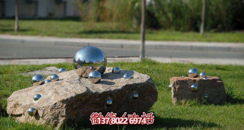 雕塑般的不銹鋼球體，帶給您不一樣的公園創(chuàng)意