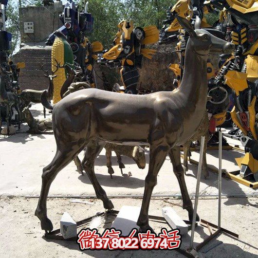 精美雕塑鹿，點(diǎn)綴園林景觀，增添藝術(shù)氣息