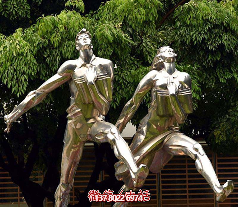不銹鋼操場(chǎng)雕塑，鏡面反射跑步樂趣