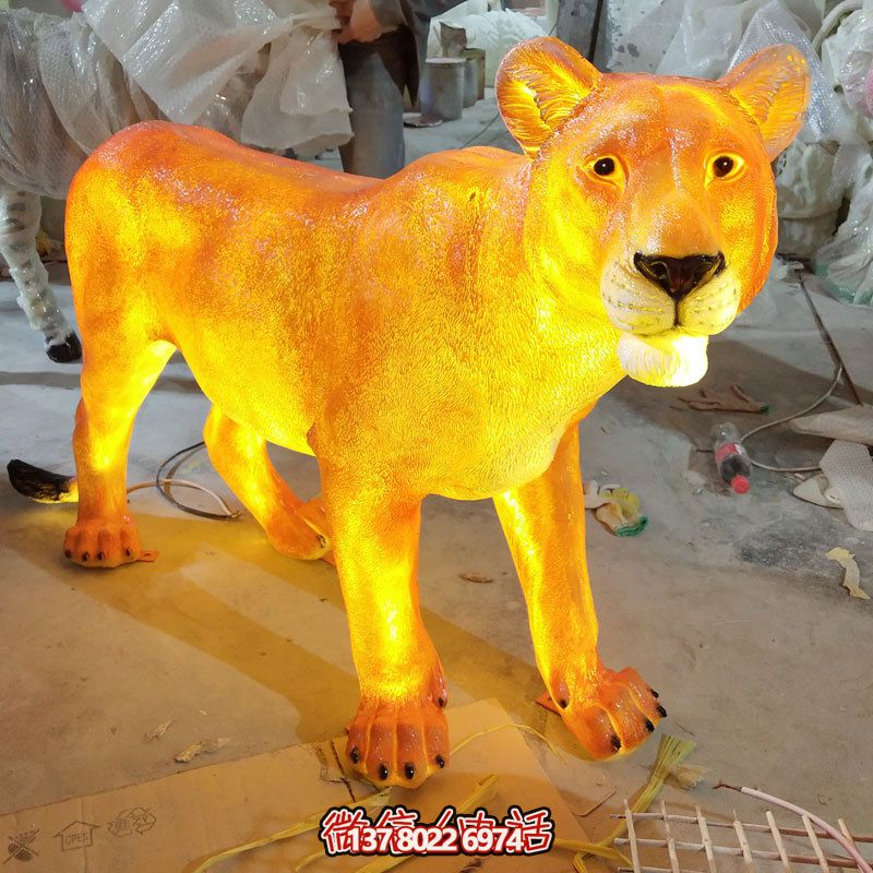 玻璃鋼大型仿真動(dòng)物夜晚照明獅子雕塑 玻璃鋼大型仿真動(dòng)物夜晚照明獅子雕塑