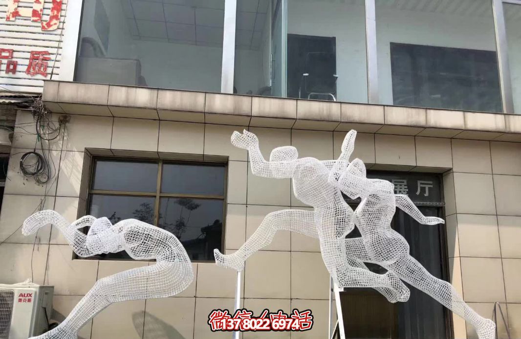 學(xué)院操場創(chuàng)意網(wǎng)格不銹鋼運動跳遠(yuǎn)人物雕塑 學(xué)院操場創(chuàng)意網(wǎng)格不銹鋼運動跳遠(yuǎn)人物雕塑