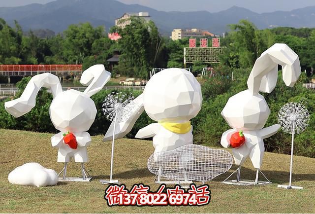 不銹鋼塊面雕塑——網(wǎng)紅雕塑，造型新穎，富有活力。