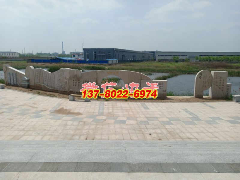 蘆葦湖景墻：半月臺(tái)四君子，長30米，高2